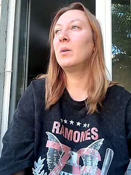 Snapshot of Mira_Xo_ chatting on September 2025 06:16:02 AM Mira Xo online show from September 2025 06:16:02 AM