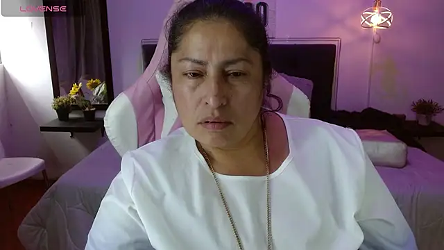 Keyla01  online show from October 2025 06:34:01 PM