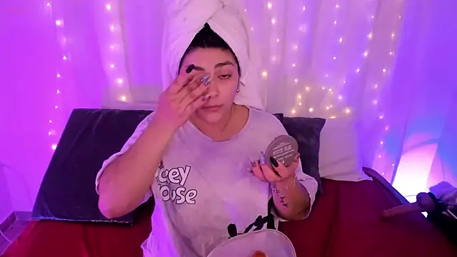 lucy26  online show from October 2025 02:25:02 AM