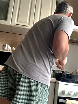 GHsveter online show from December 2025 12:00:02 PM