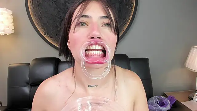 miss sharlotte18 online show from January 2025 06:23:02 AM