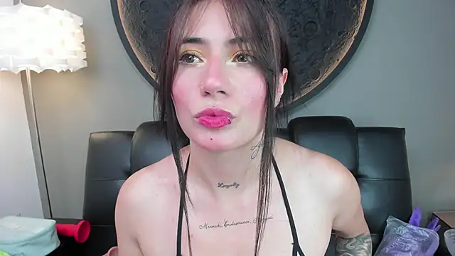 miss sharlotte18 online show from February 2025 06:04:01 PM