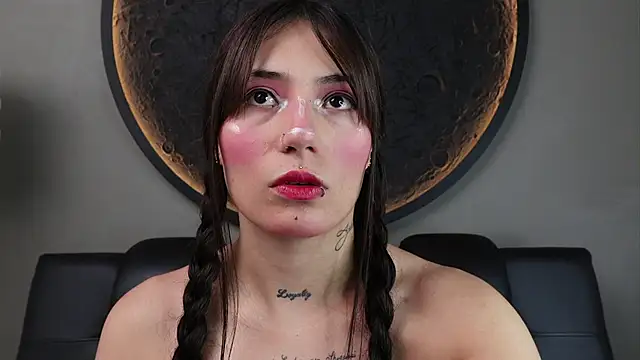 miss sharlotte18 online show from April 2026 06:05:01 PM