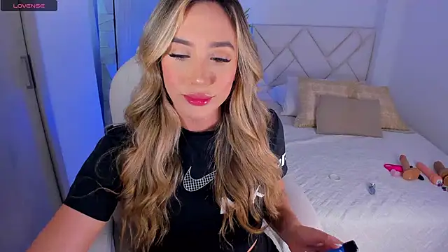 Snapshot of NiaBennet_ chatting on January 2025 10:06:01 PM NiaBennet online show from January 2025 10:06:01 PM