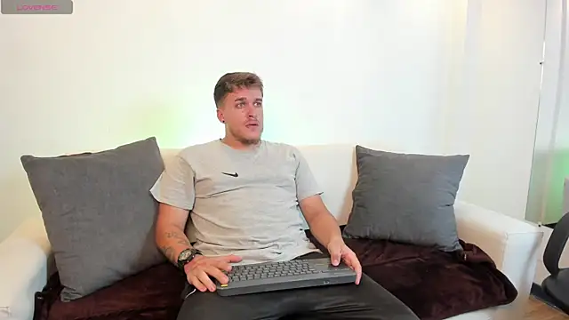 Snapshot of keane_lee chatting on December 2024 07:34:01 PM keane lee online show from December 2024 07:34:01 PM