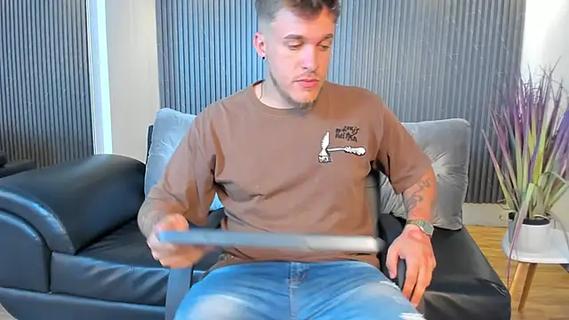 Snapshot of keane_lee chatting on January 2025 07:29:01 PM keane lee online show from January 2025 07:29:01 PM