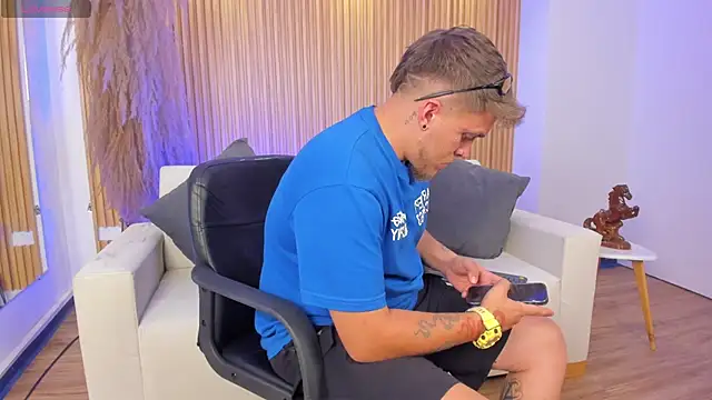 Snapshot of keane_lee chatting on February 2025 07:38:01 PM keane lee online show from February 2025 07:38:01 PM