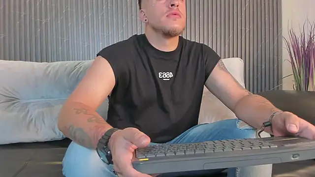 Snapshot of keane_lee chatting on March 2025 01:29:01 PM keane lee online show from March 2025 01:29:01 PM