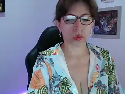 Snapshot of Chayla_Ruiz chatting on February 2025 12:00:02 PM Chayla Ruiz online show from February 2025 12:00:02 PM