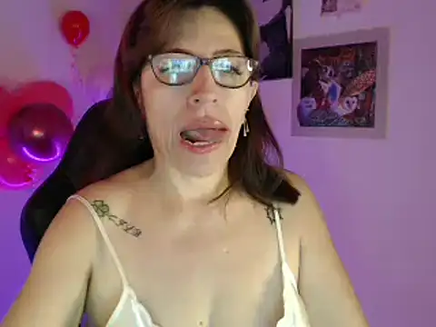 Snapshot of Chayla_Ruiz chatting on February 2025 01:08:01 PM Chayla Ruiz online show from February 2025 01:08:01 PM