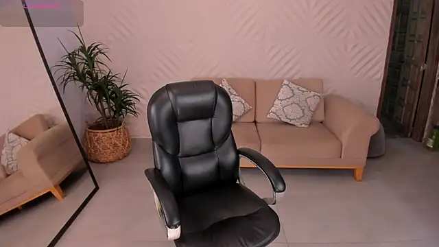 Snapshot of KateSunder chatting on February 2025 10:34:01 AM KateSunder online show from February 2025 10:34:01 AM