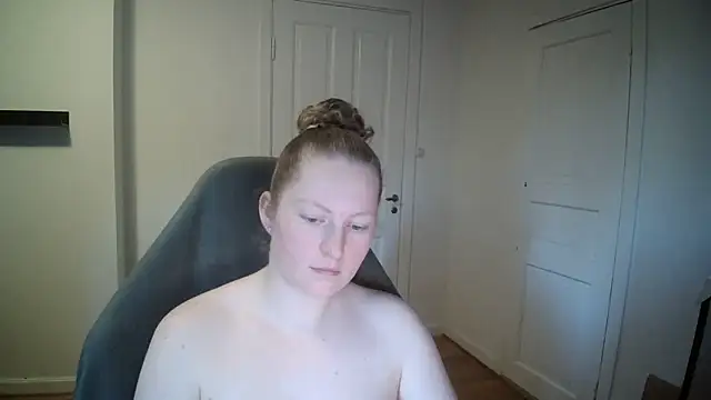 Girlnina-1995 online show from February 2025 01:21:02 PM