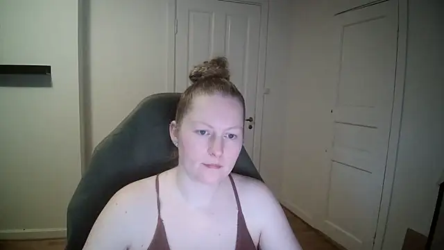 Girlnina-1995 online show from February 2025 11:28:02 AM