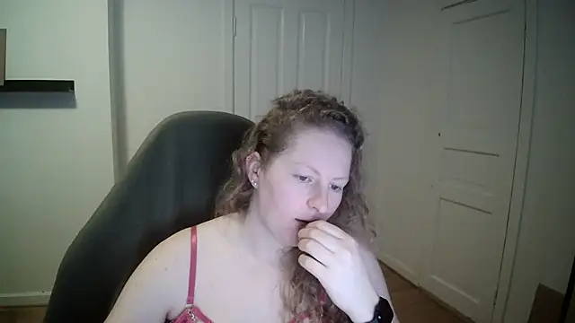 Girlnina-1995 online show from February 2025 12:16:01 PM