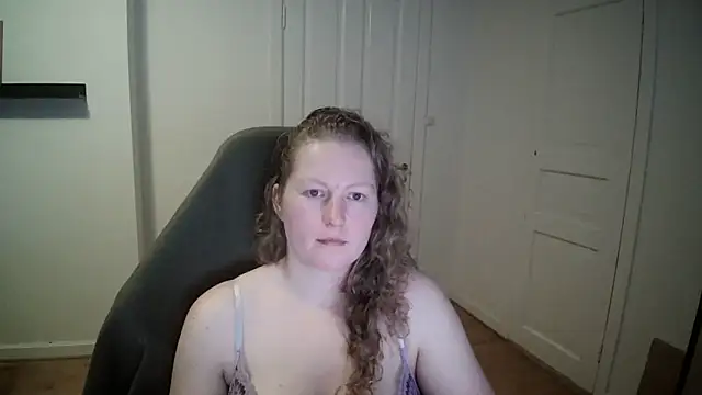 Girlnina-1995 online show from February 2025 12:45:02 PM