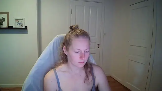 Girlnina-1995 online show from September 2025 09:14:02 AM