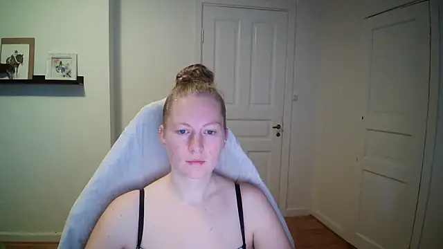 Girlnina-1995 online show from October 2025 07:42:02 AM