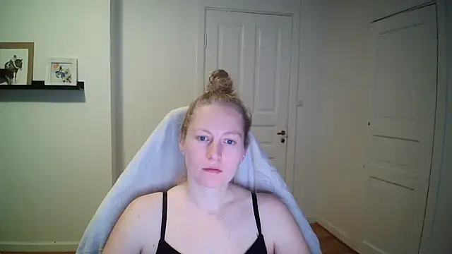 Girlnina-1995 online show from October 2025 11:22:02 AM