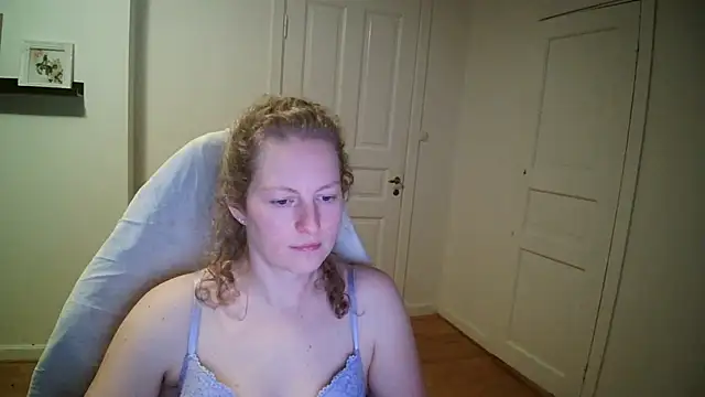 Girlnina-1995 online show from December 2025 09:53:01 PM