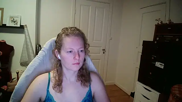 Girlnina-1995 online show from December 2025 10:31:01 AM