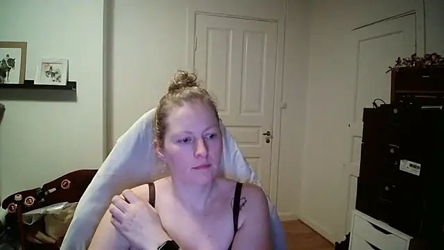 Girlnina-1995 online show from February 2026 08:03:02 PM