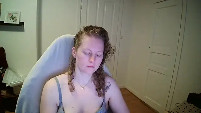 Girlnina-1995 online show from March 2026 09:37:02 AM