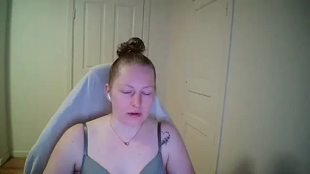 Girlnina-1995 online show from March 2026 07:31:02 AM