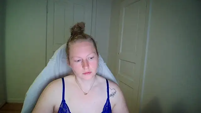 Snapshot of Girlnina-1995 chatting on May 2026 06:08:01 AM Girlnina-1995 online show from May 2026 06:08:01 AM