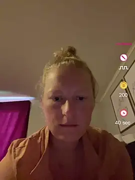 Snapshot of Girlnina-1995 chatting on June 2026 04:31:02 PM Girlnina-1995 online show from June 2026 04:31:02 PM