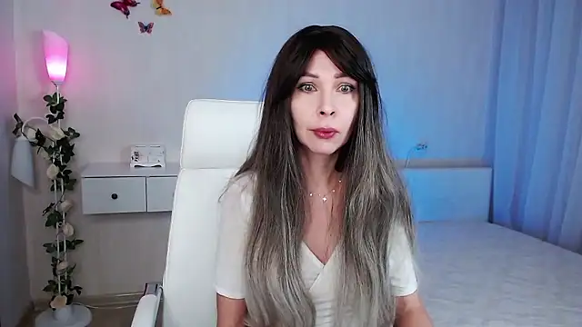 wendifoste online show from December 2024 07:45:02 PM