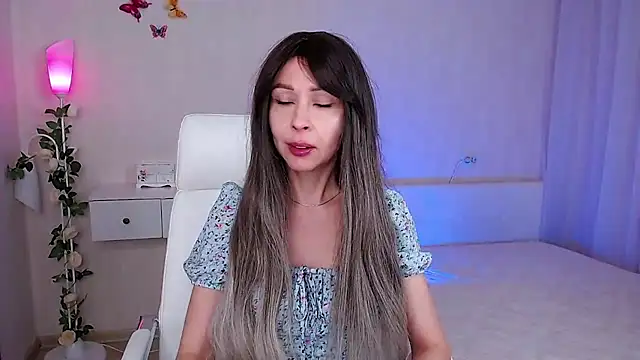 wendifoste online show from March 2025 06:01:02 PM