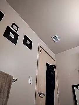 eatmeplease44 online show from February 2026 06:47:01 PM