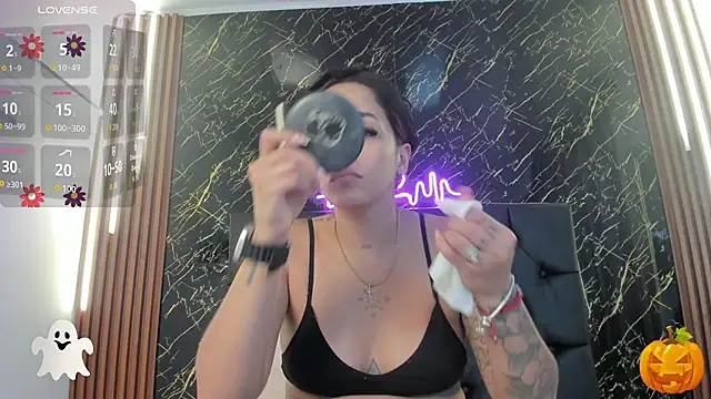 Tamara-evans online show from October 2025 07:26:02 PM