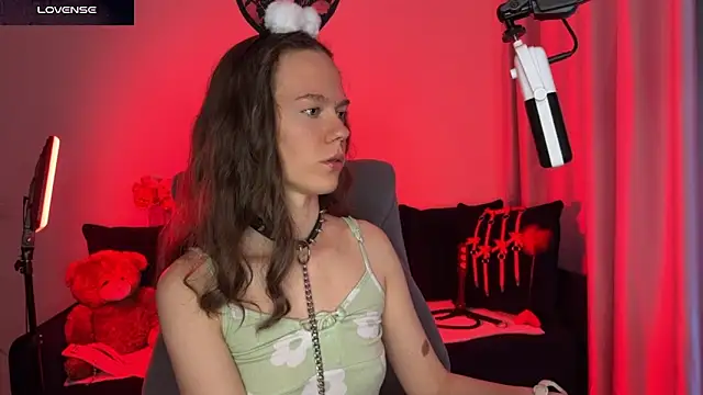 DivineBite online show from September 2025 03:35:02 PM