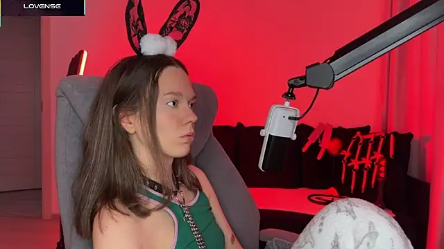 DivineBite online show from October 2025 12:20:01 PM