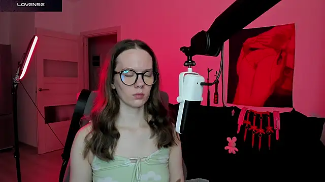 DivineBite online show from March 2026 05:52:02 PM