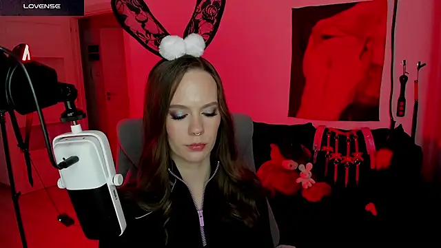 DivineBite online show from April 2026 06:56:01 PM