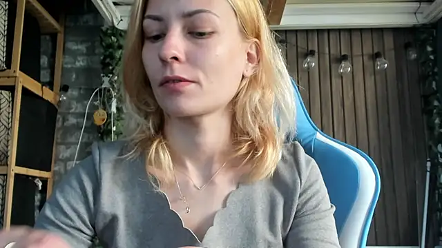 karo123421 online show from September 2025 10:53:02 AM