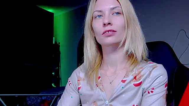 karo123421 online show from October 2025 08:07:01 PM