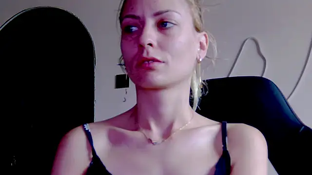 karo123421 online show from November 2025 10:23:01 AM