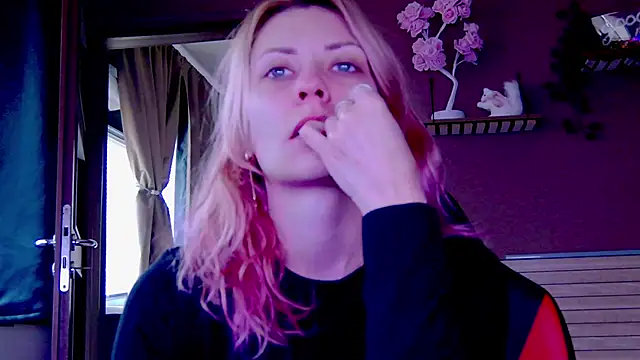 karo123421 online show from December 2025 10:13:02 AM