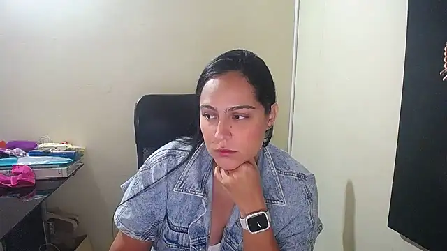 Snapshot of kendall_52 chatting on December 2024 01:43:02 PM kendall 52 online show from December 2024 01:43:02 PM