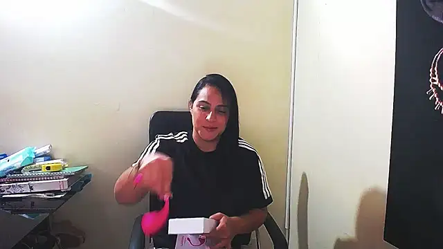 Snapshot of kendall_52 chatting on January 2025 01:47:01 PM kendall 52 online show from January 2025 01:47:01 PM