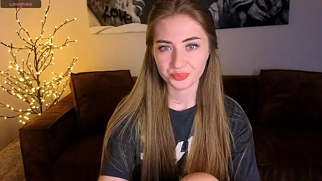 Snapshot of Adelyna_Bird chatting on June 2026 07:08:01 AM Adelyna Bird online show from June 2026 07:08:01 AM