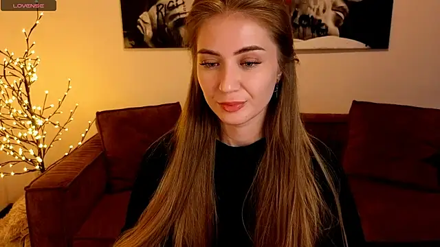 Snapshot of Adelyna_Bird chatting on July 2026 07:43:01 AM Adelyna Bird online show from July 2026 07:43:01 AM