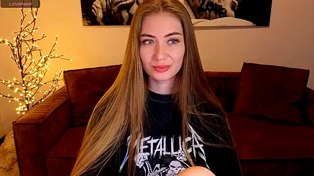 Snapshot of Adelyna_Bird chatting on July 2026 07:03:02 AM Adelyna Bird online show from July 2026 07:03:02 AM