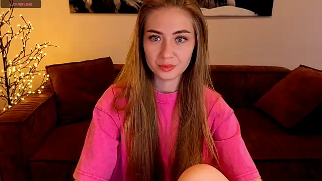 Snapshot of Adelyna_Bird chatting on July 2026 06:59:02 AM Adelyna Bird online show from July 2026 06:59:02 AM