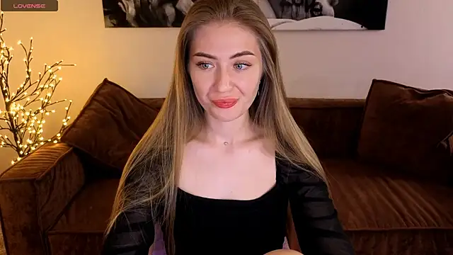 Snapshot of Adelyna_Bird chatting on July 2026 07:15:02 AM Adelyna Bird online show from July 2026 07:15:02 AM