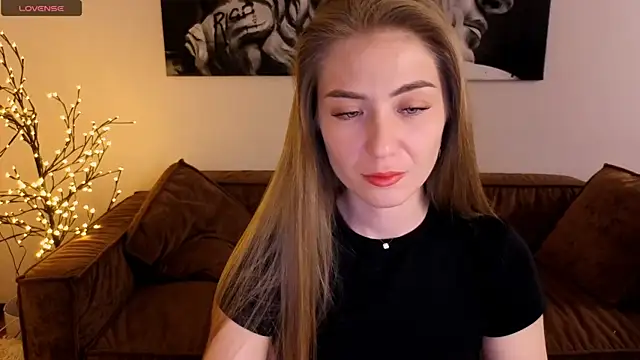 Snapshot of Adelyna_Bird chatting on July 2026 07:07:01 AM Adelyna Bird online show from July 2026 07:07:01 AM