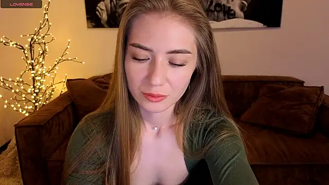 Snapshot of Adelyna_Bird chatting on August 2026 07:32:02 AM Adelyna Bird online show from August 2026 07:32:02 AM